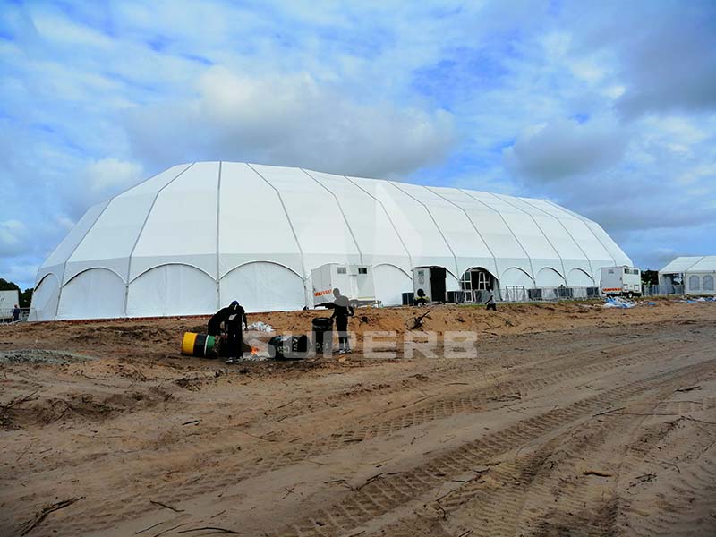 Large igloo structure polygon tent