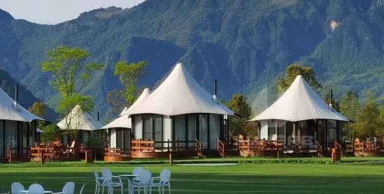 Luxurious hotel tents