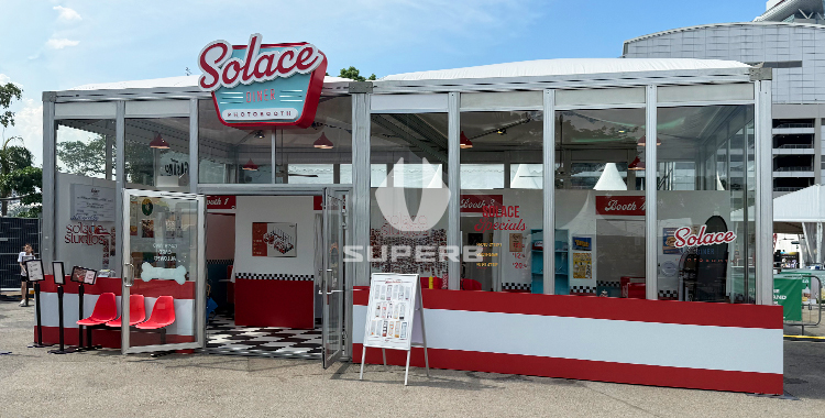 Outdoor mobile vending kiosk