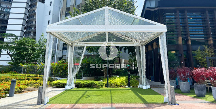Standard transparent tent with transparent side curtains